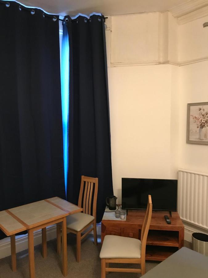 Budget Room En-Suite 8Mins Walk To Singleton Hospital, R3 Sketty Exterior photo