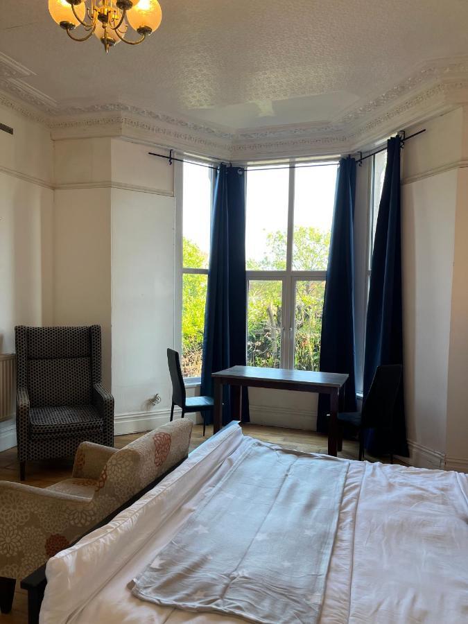 Budget Room En-Suite 8Mins Walk To Singleton Hospital, R3 Sketty Exterior photo